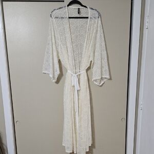 Torrid Curve Ivory Lace Robe Size 5X
